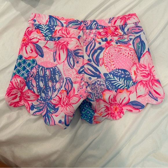 Lilly Pulitzer scalloped shorts - Picture 2 of 3